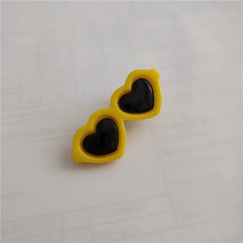 Heart-Shaped Pet Sunglasses Hair Clip – Cute Bow Hair Accessory for Dogs & Cats