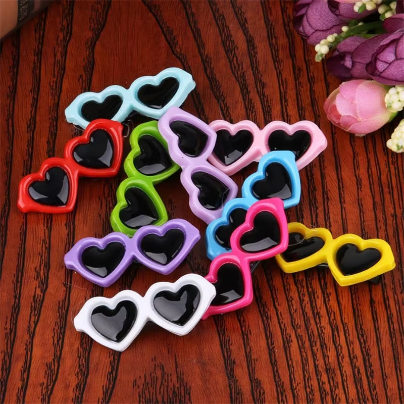 Heart-Shaped Pet Sunglasses Hair Clip – Cute Bow Hair Accessory for Dogs & Cats